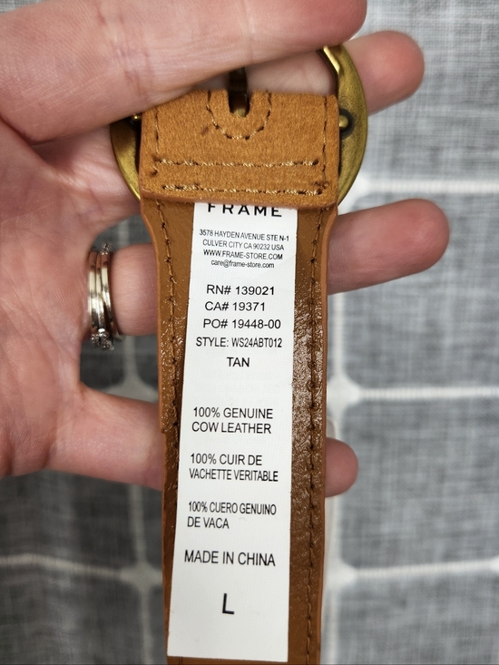 Frame Circle Belt in Tan Suede